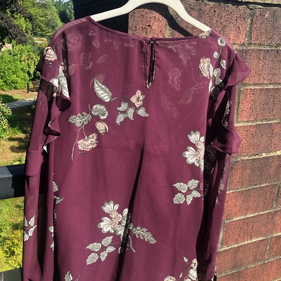 BB Dakota Blouse “Everything’s Coming Up 🌹 - Picture 3 of 4